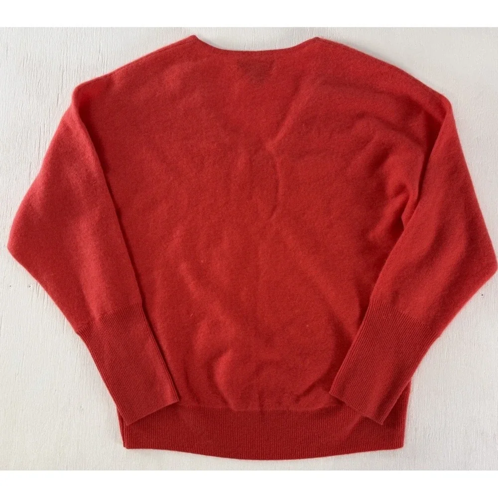 Tahari M Luxury 100% 2 Ply Cashmere Coral Sweater V Neck Long Sleeve Glamorous